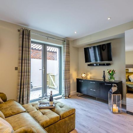 York Staycation With Free Parking Εξωτερικό φωτογραφία