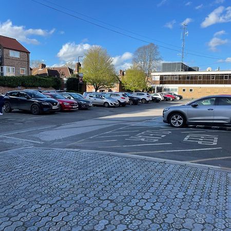 York Staycation With Free Parking Εξωτερικό φωτογραφία