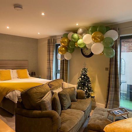 York Staycation With Free Parking Εξωτερικό φωτογραφία