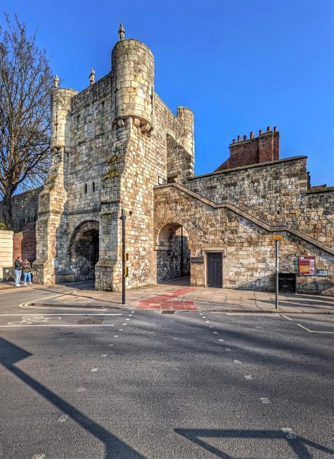York Staycation With Free Parking Εξωτερικό φωτογραφία